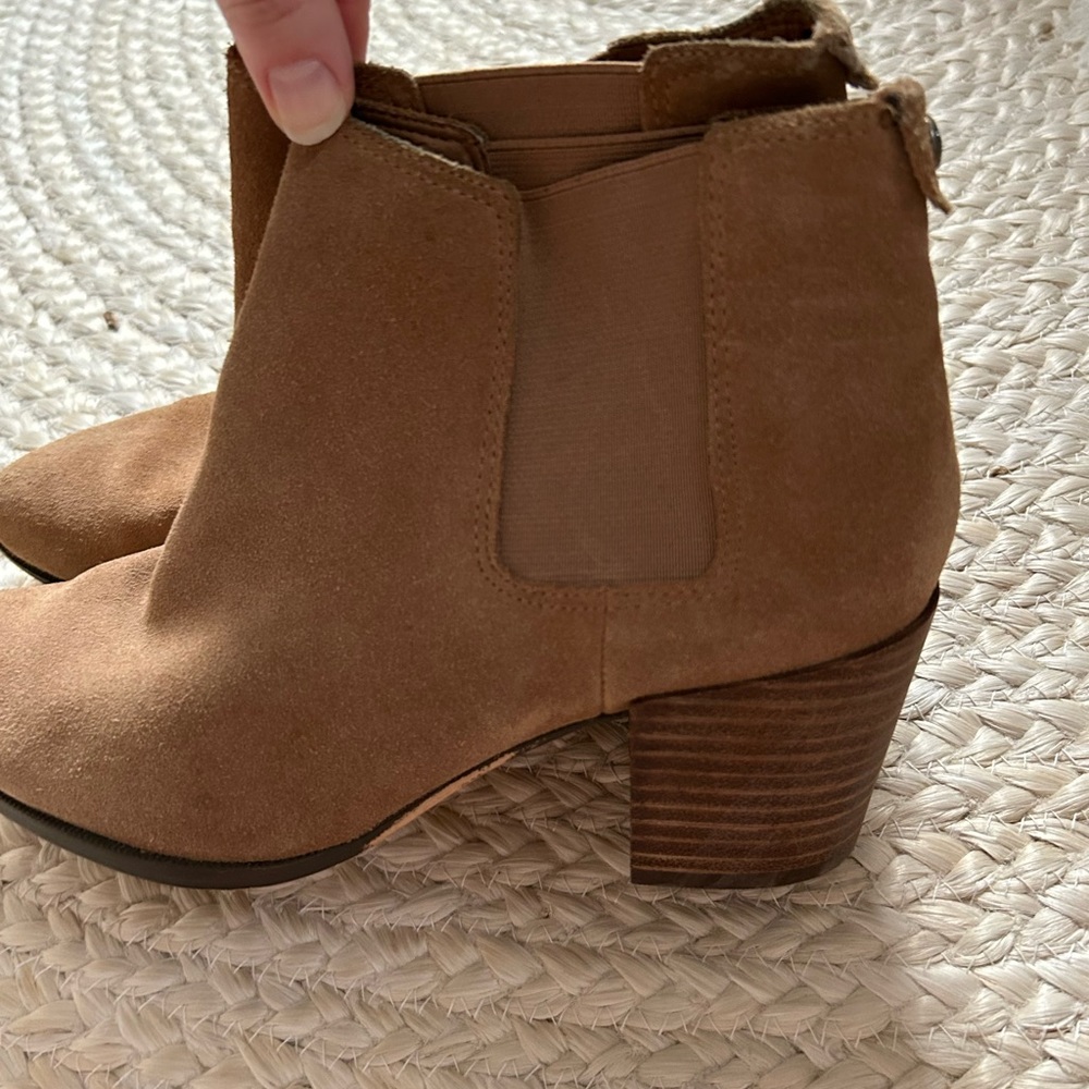 Anne Klein booties boots women’s suede leather upper ankle heel 8 beige tan li - Picture 4 of 10